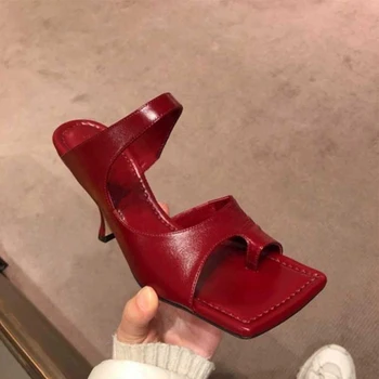 Ruut pea clip-varba sandaalid naistele 2020. aasta suvel uus isiksus punane stiletto kõrge kontsaga sandaalid metsik pool sussid tõusulaine