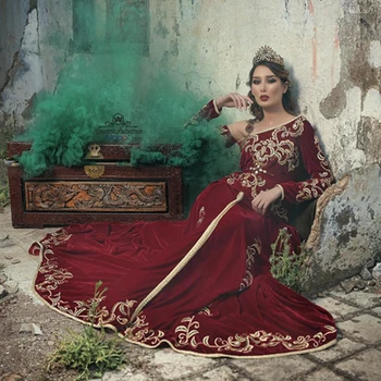 Võluv Burgundia Veluur Dubai, Saudi Araabia Õhtul Kleit Vintage Applique Crystal Maroko Seal Kaftan Moslemi Eriline Hommikumantlid